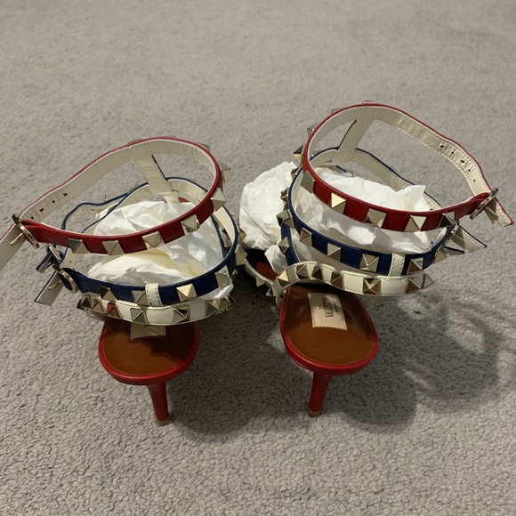 Valentino Garavani Rockstud Pump - Picture 3 of 5